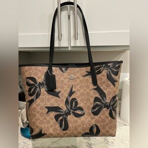Coach City Tote in bow print